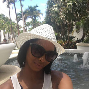 Meet your Posher, Devona